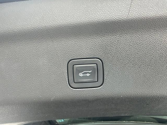 Used 2025 Chevrolet Tahoe Z71 AWD/4WD image 12