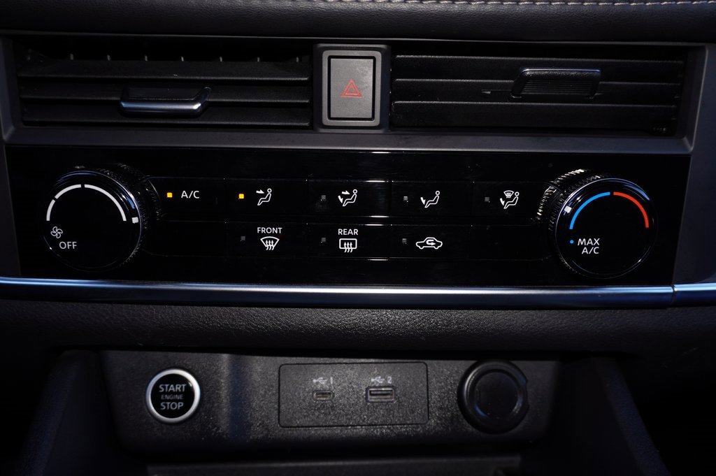 Used 2023 Nissan Rogue S image 16