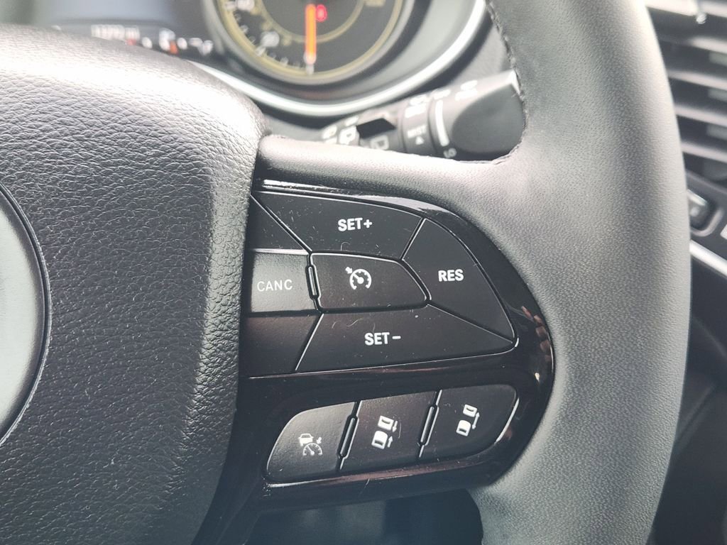 Used 2023 Jeep Cherokee Altitude Lux image 29