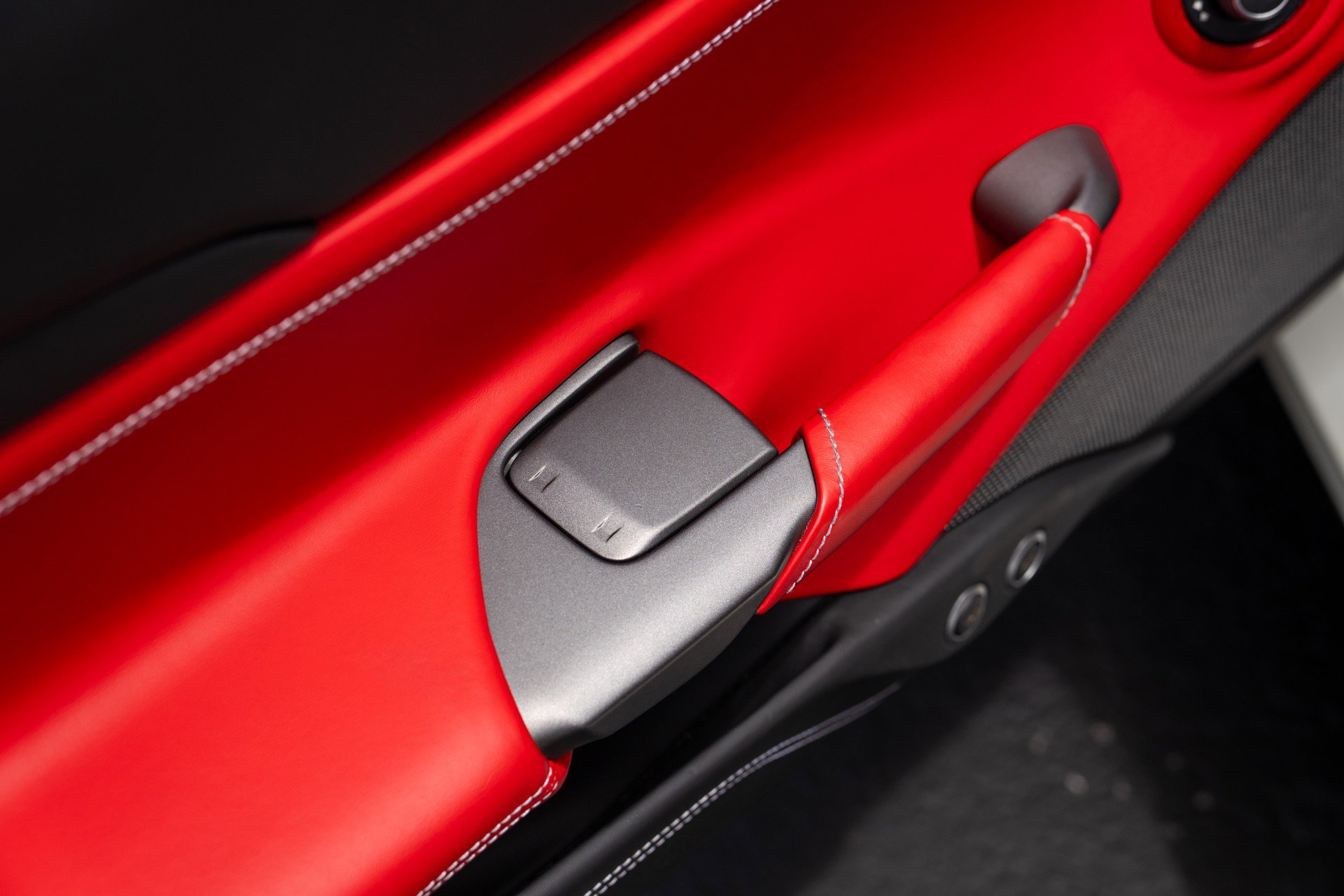 Used 2016 Ferrari 488 GTB RWD image 35
