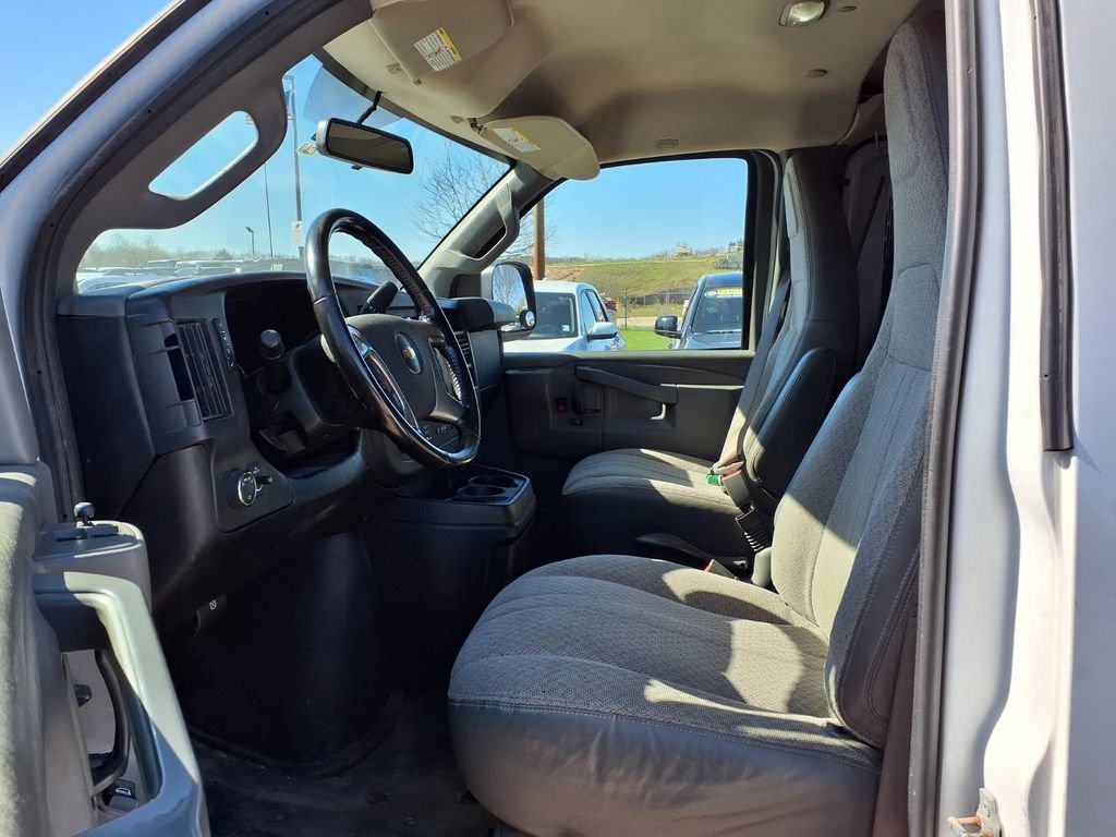 Used 2018 Chevrolet Express 3500 Extended w/ Driver Convenience Package RWD image 12