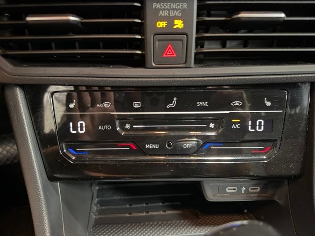 Used 2025 Volkswagen Jetta SE FWD image 37