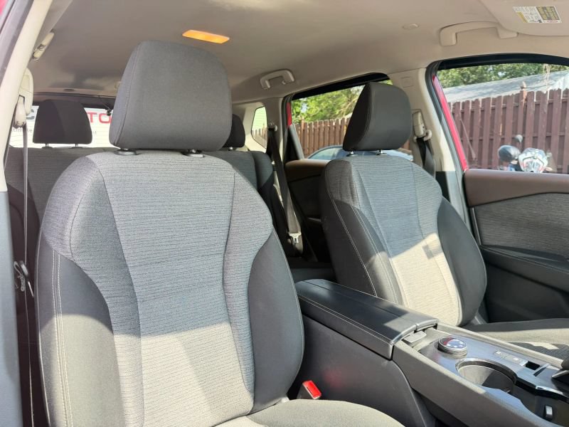 Used 2023 Nissan Rogue SV AWD/4WD image 31