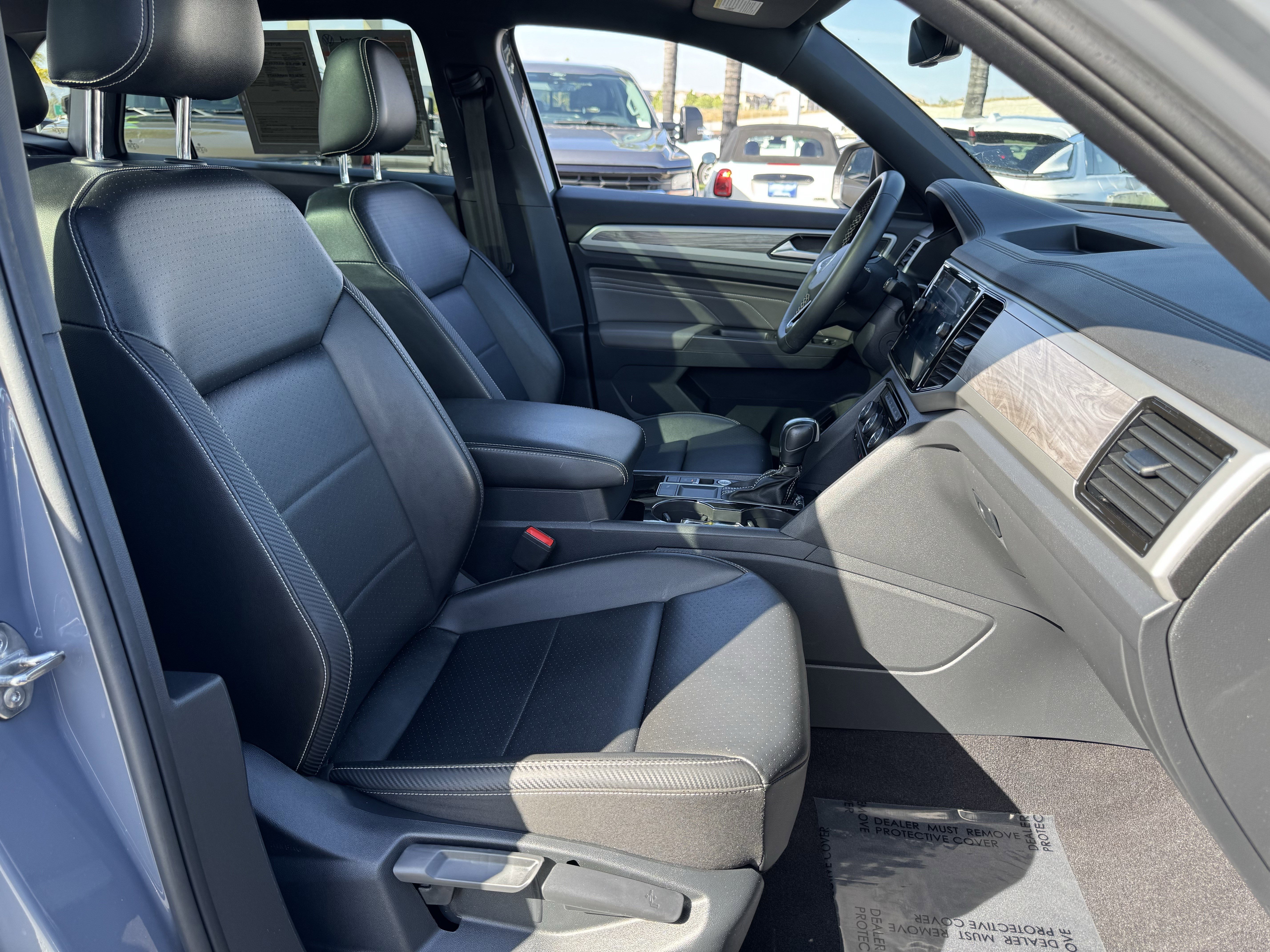 Certified 2022 Volkswagen Atlas Cross Sport SE w/ Panoramic Sunroof Package FWD image 38