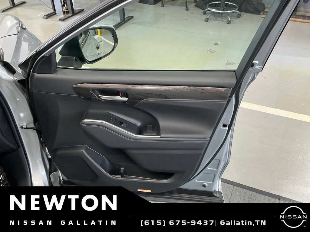 Used 2023 Toyota Highlander Platinum AWD/4WD image 57