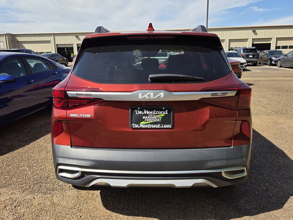 Used 2022 Kia Seltos Nightfall Edition image 5