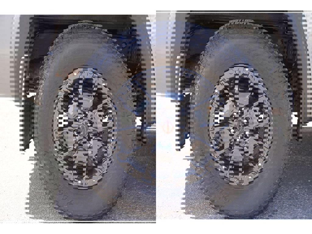 Used 2023 Nissan Frontier PRO-4X w/ Pro-4X Premium Package image 6