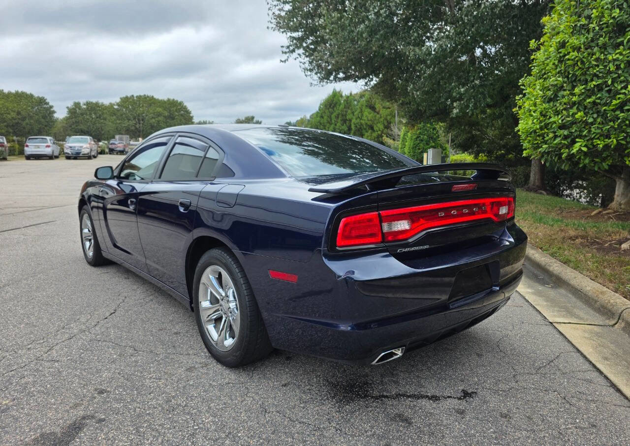 Used 2014 Dodge Charger SE w/ Sport Appearance Group image 3