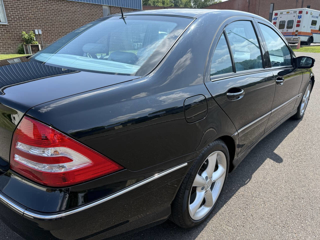 Used 2006 Mercedes-Benz C 230 Sedan w/ Sunroof Pkg image 10