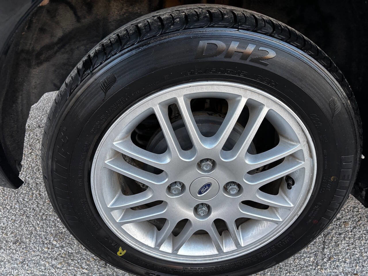 Used 2010 Ford Focus SE image 22