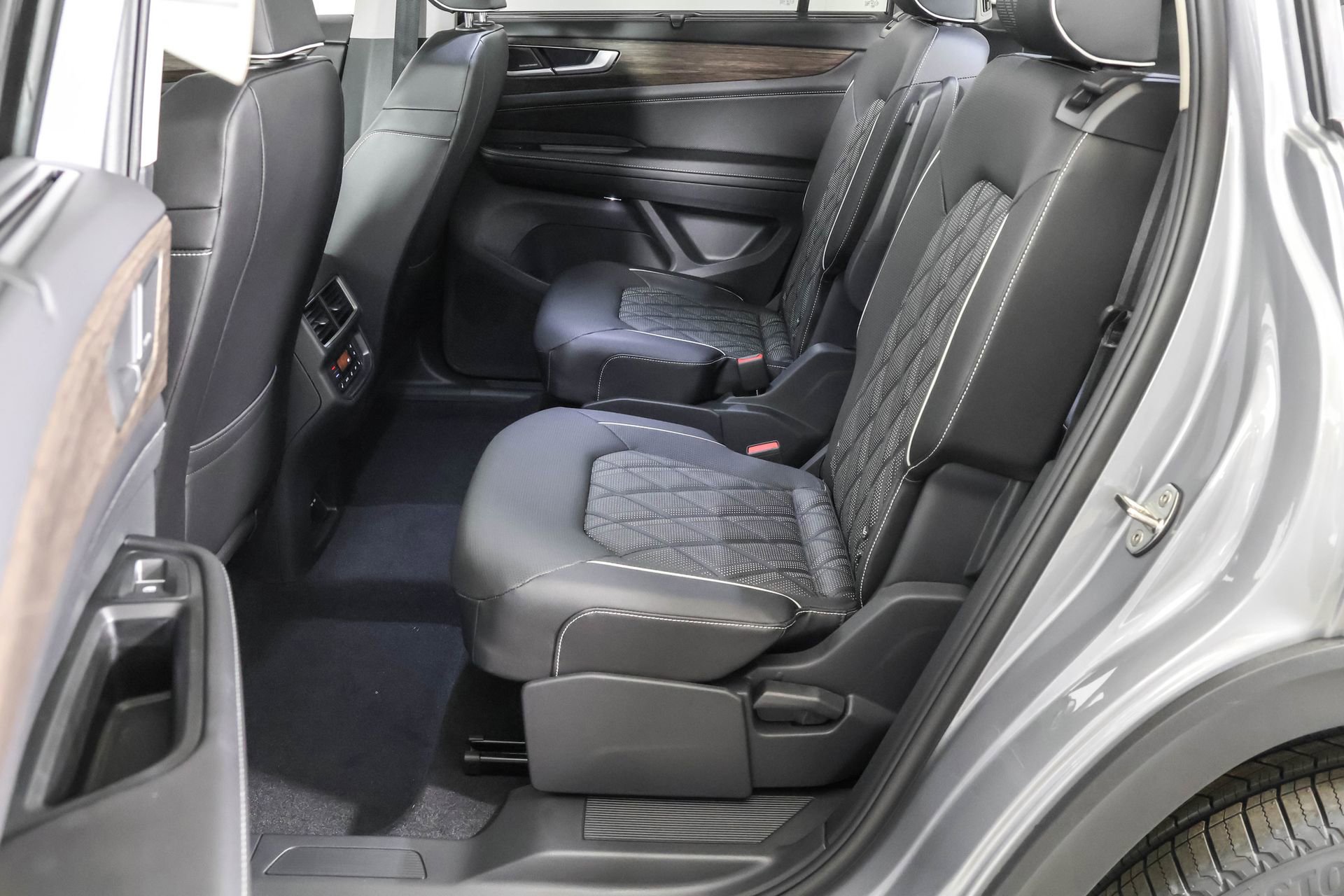 New 2026 Volkswagen Atlas SEL Premium R-Line image 33