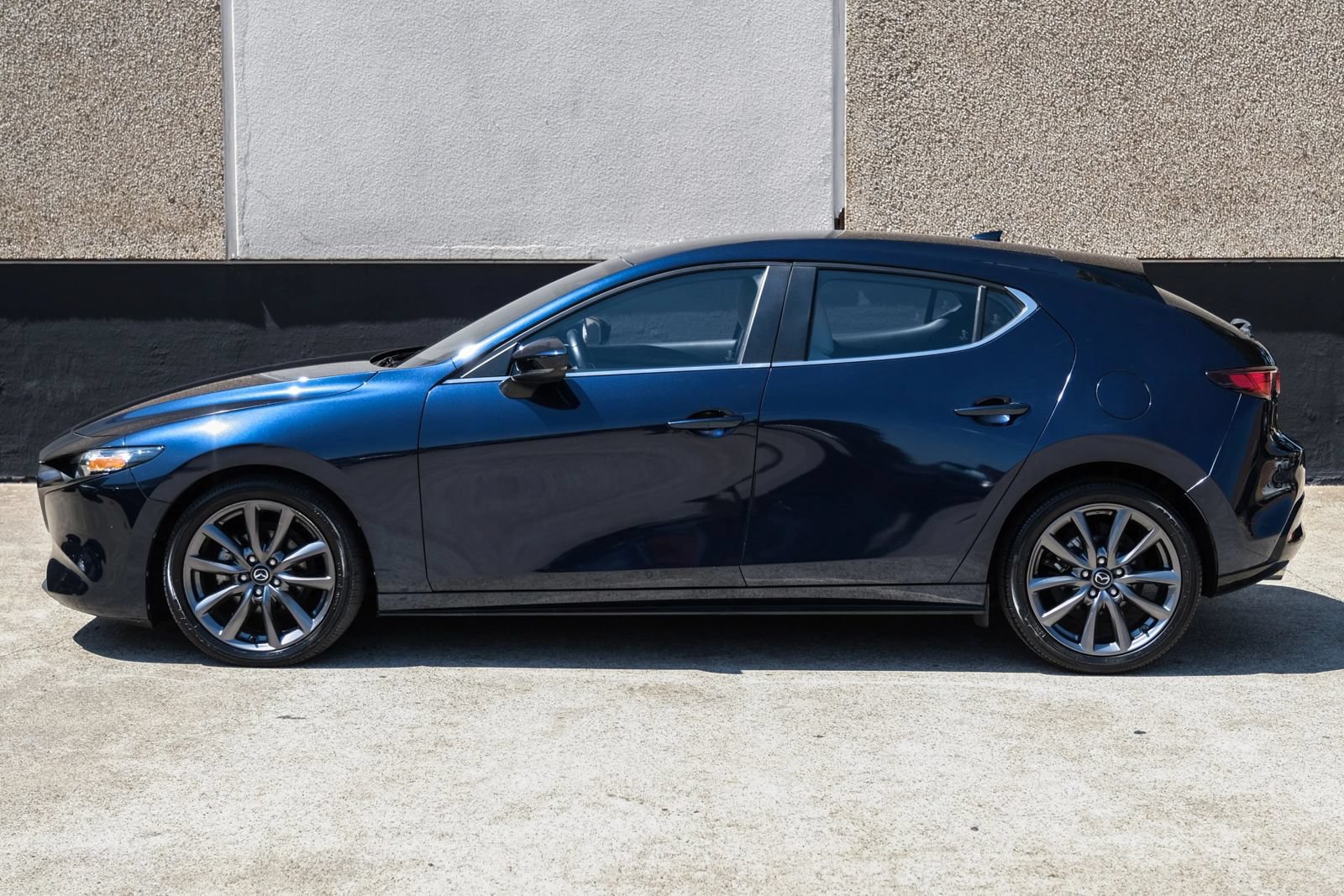 Used 2019 MAZDA MAZDA3 Hatchback w/ Preferred Package FWD image 10