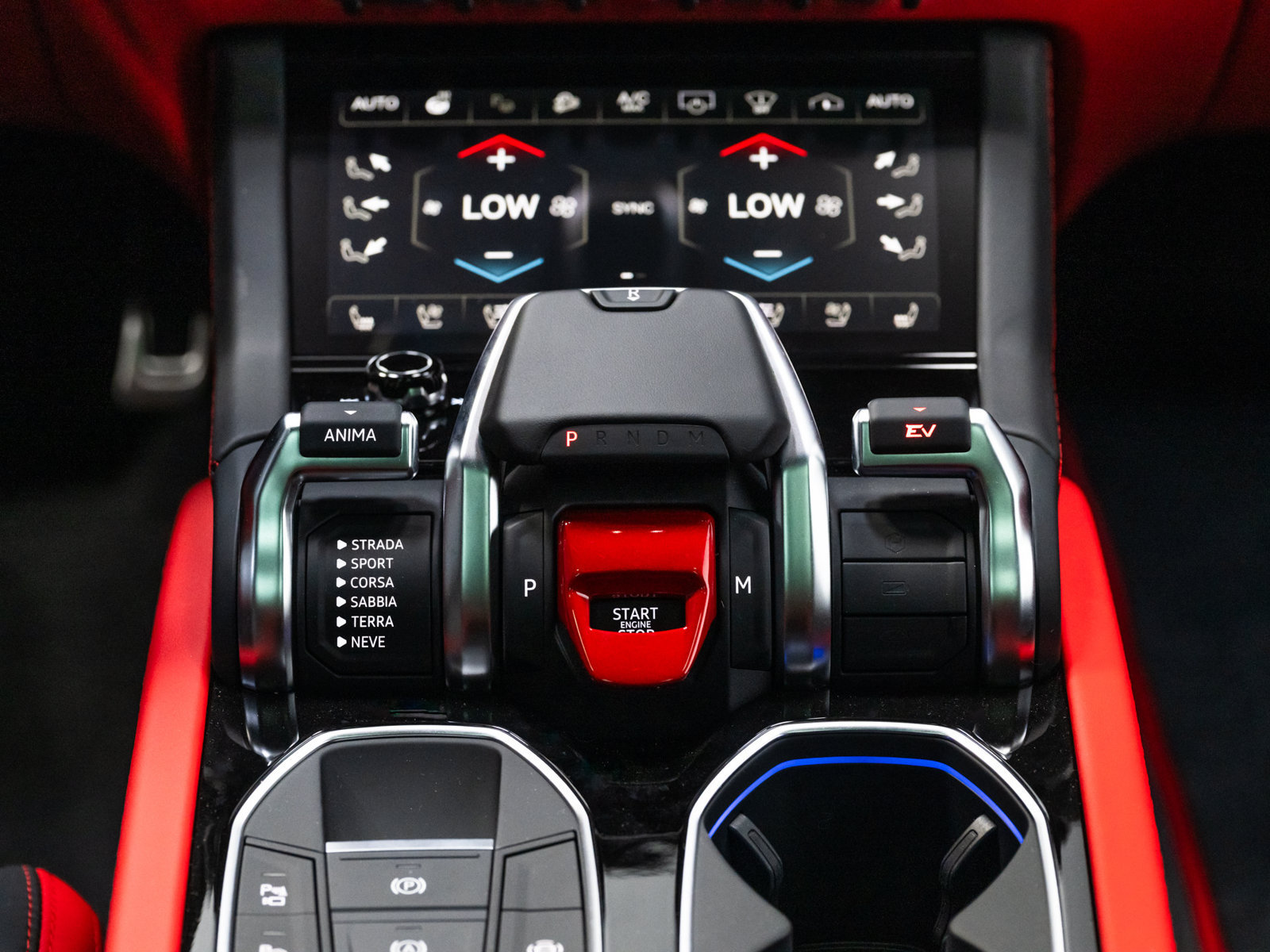 Used 2025 Lamborghini Urus SE AWD/4WD image 51