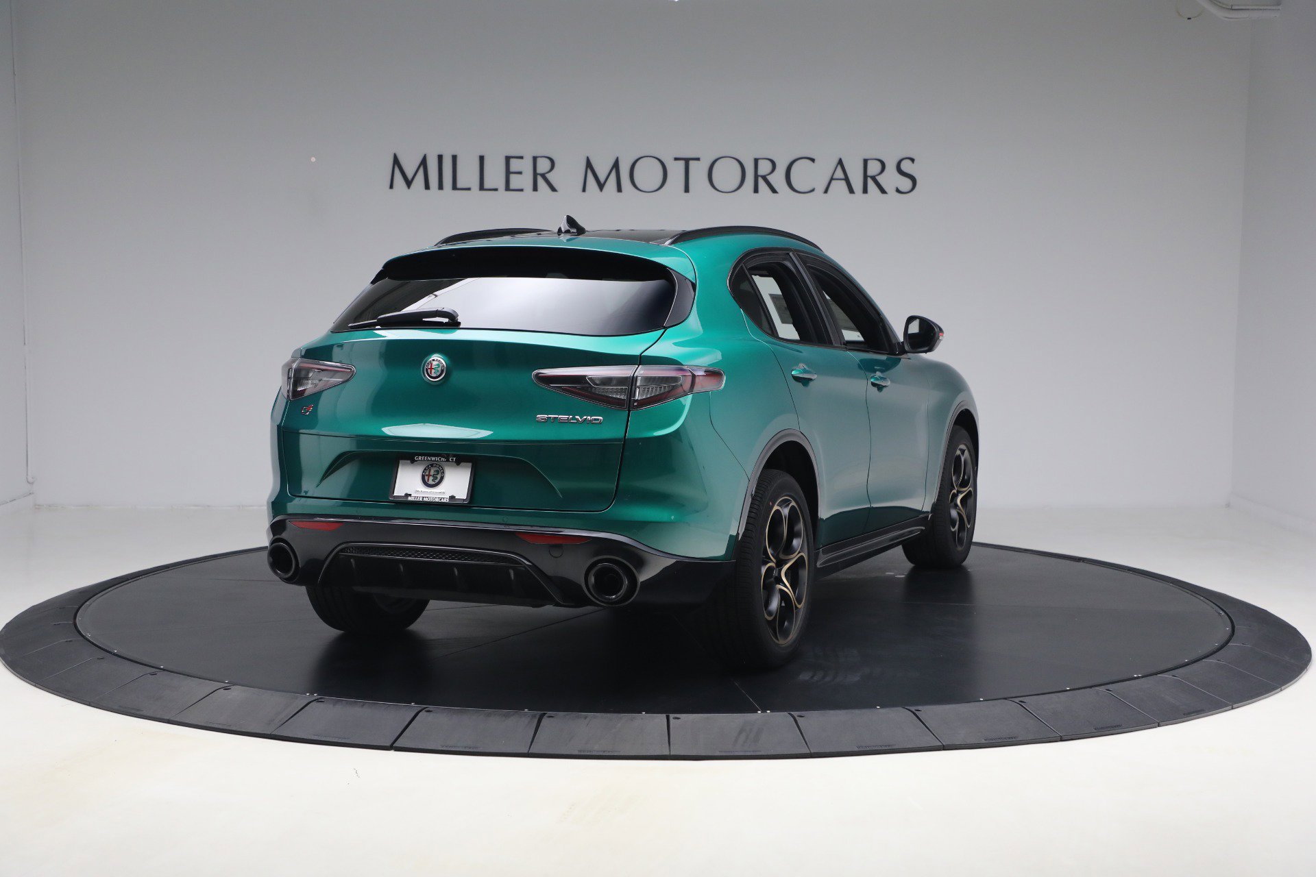 New 2025 Alfa Romeo Stelvio Sprint image 7
