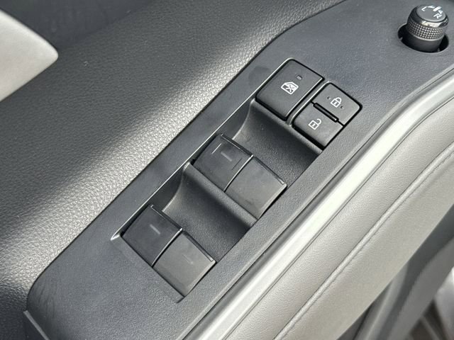 Used 2023 Toyota Highlander XLE image 18