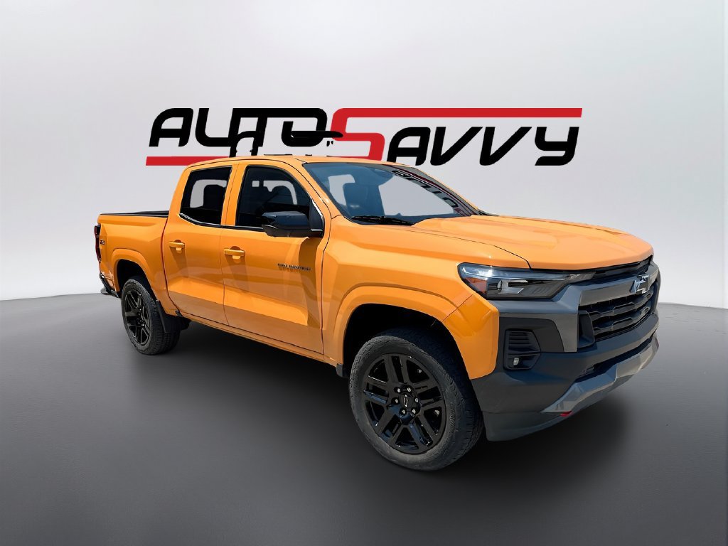 Used 2025 Chevrolet Colorado Z71 w/ Technology Package AWD/4WD image 1