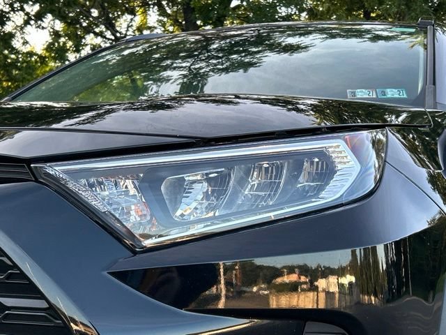 Used 2021 Toyota RAV4 XLE w/ XLE Grade Weather Package AWD/4WD image 9