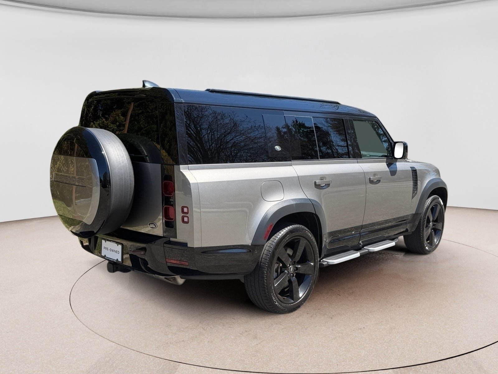 Certified 2023 Land Rover Defender 130 X-Dynamic SE AWD/4WD image 5