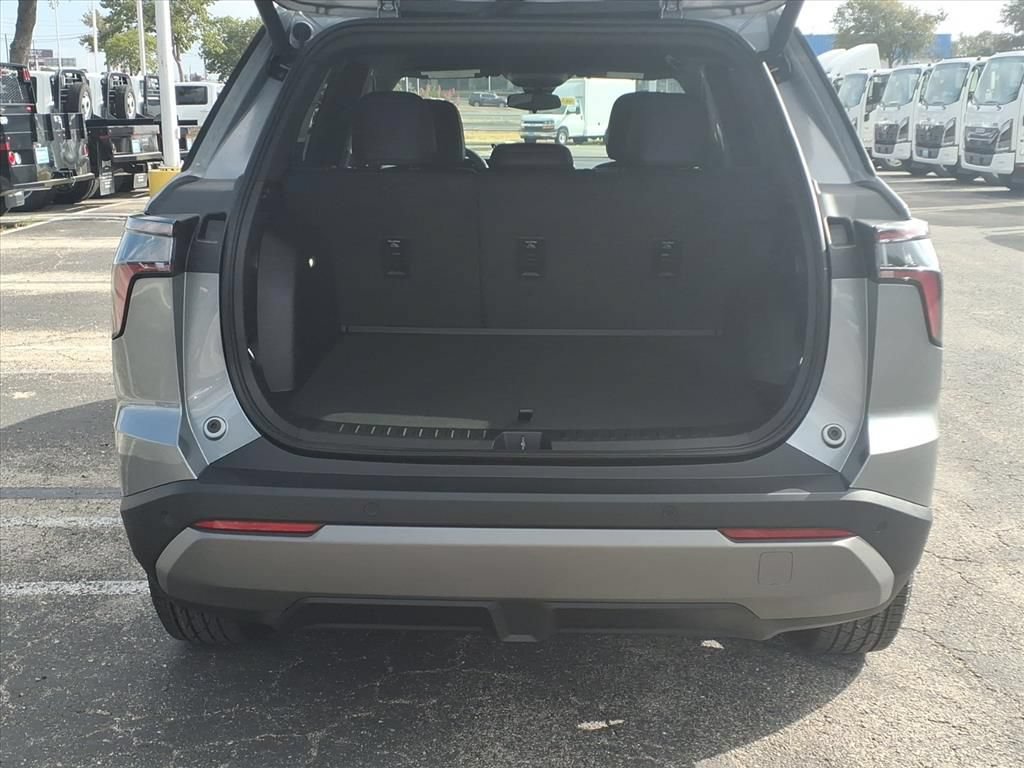 New 2027 Chevrolet Equinox LT w/ Convenience Package II FWD image 12