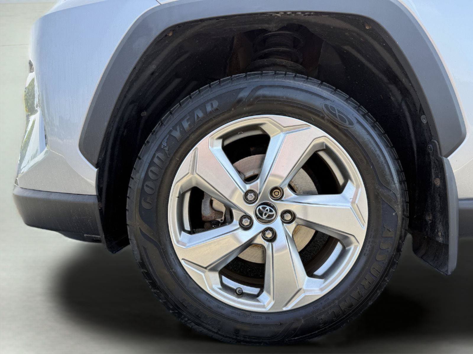 Used 2019 Toyota RAV4 Limited w/ Carpet Mat Package AWD/4WD image 8