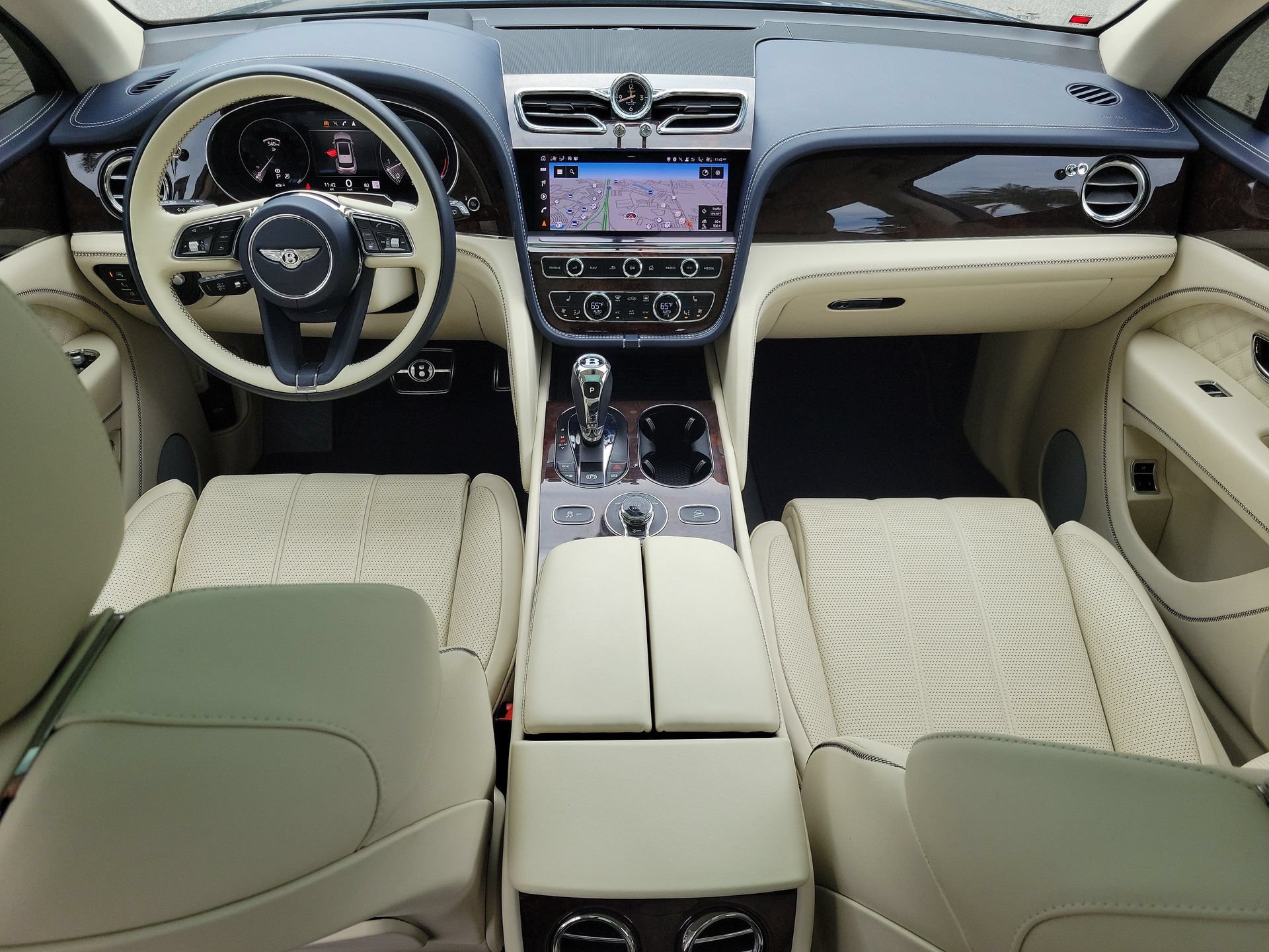 Certified 2022 Bentley Bentayga AWD/4WD image 24