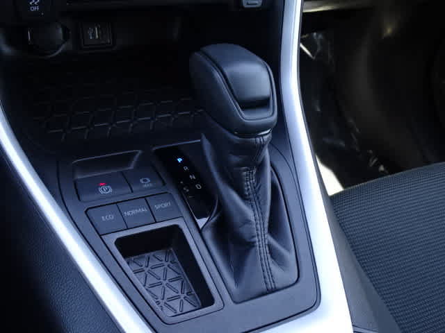 Certified 2025 Toyota RAV4 LE FWD image 32