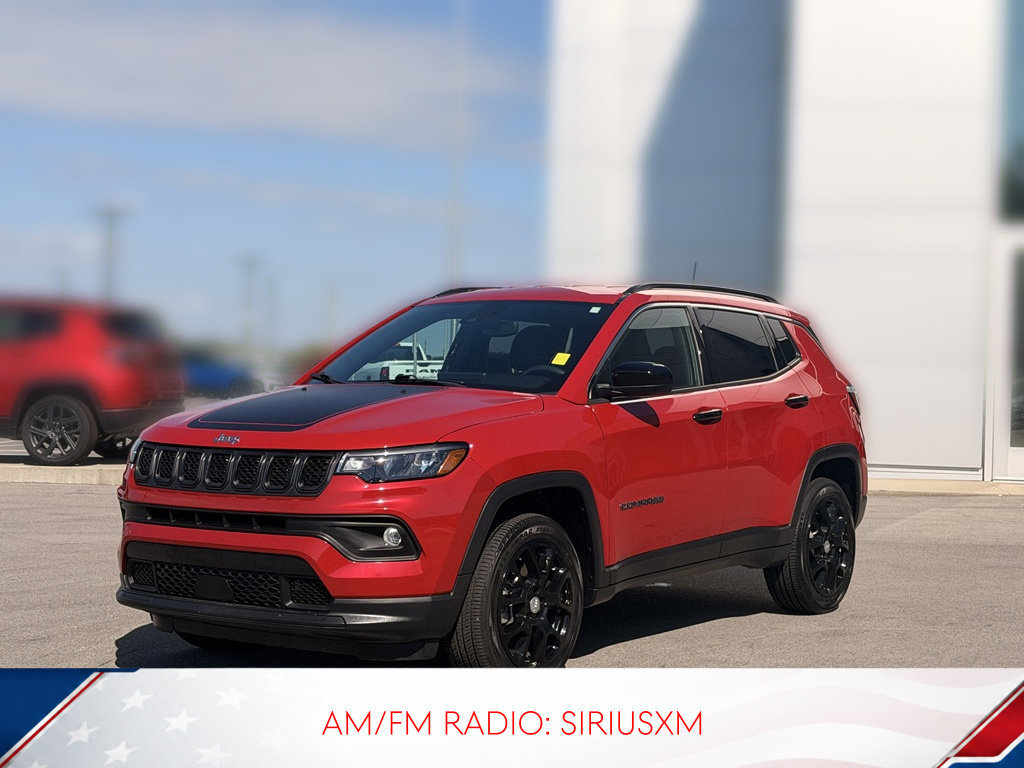 Used 2023 Jeep Compass Latitude AWD/4WD image 2