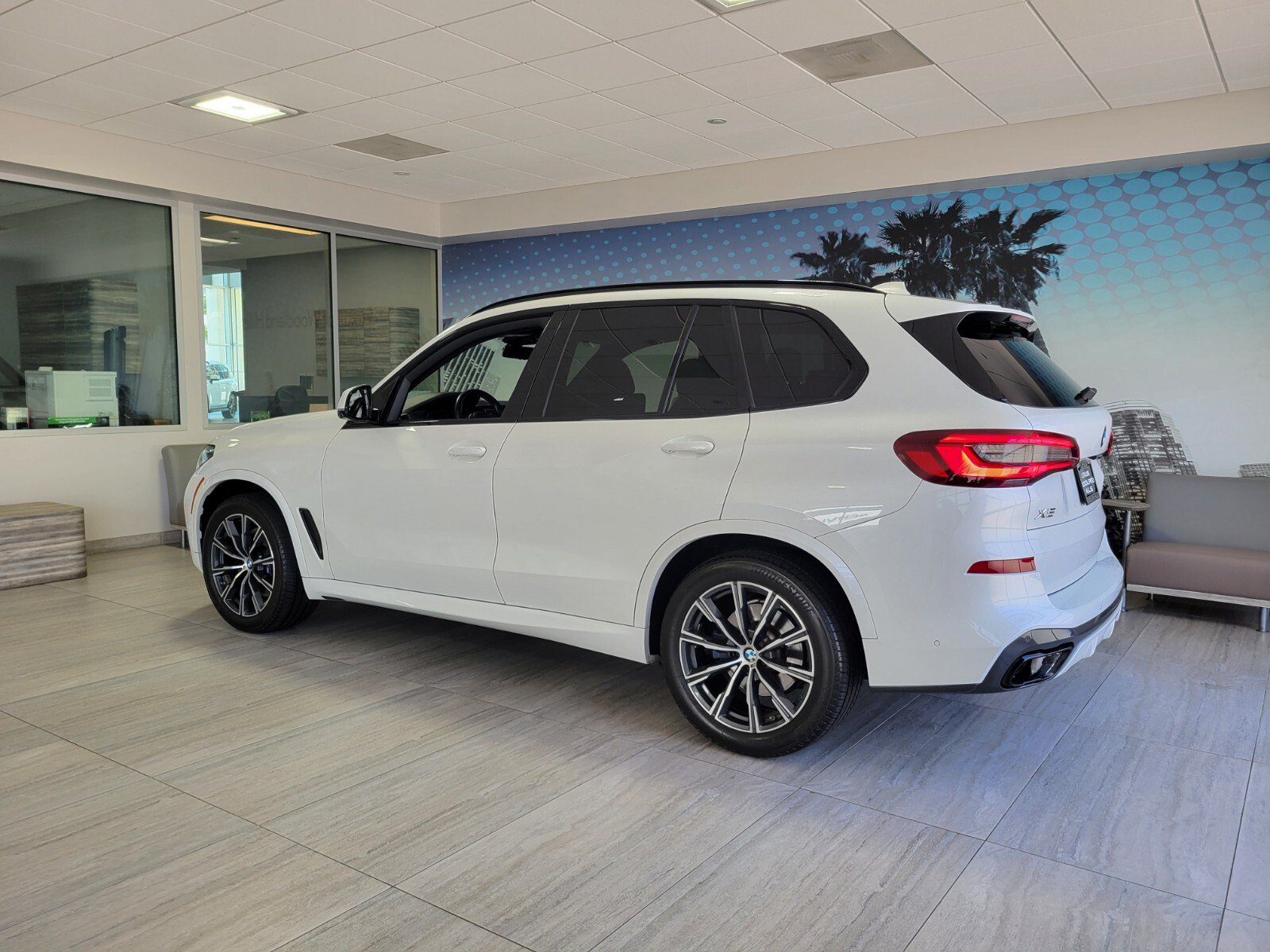 Used 2022 BMW X5 sDrive40i w/ M Sport Package RWD image 3