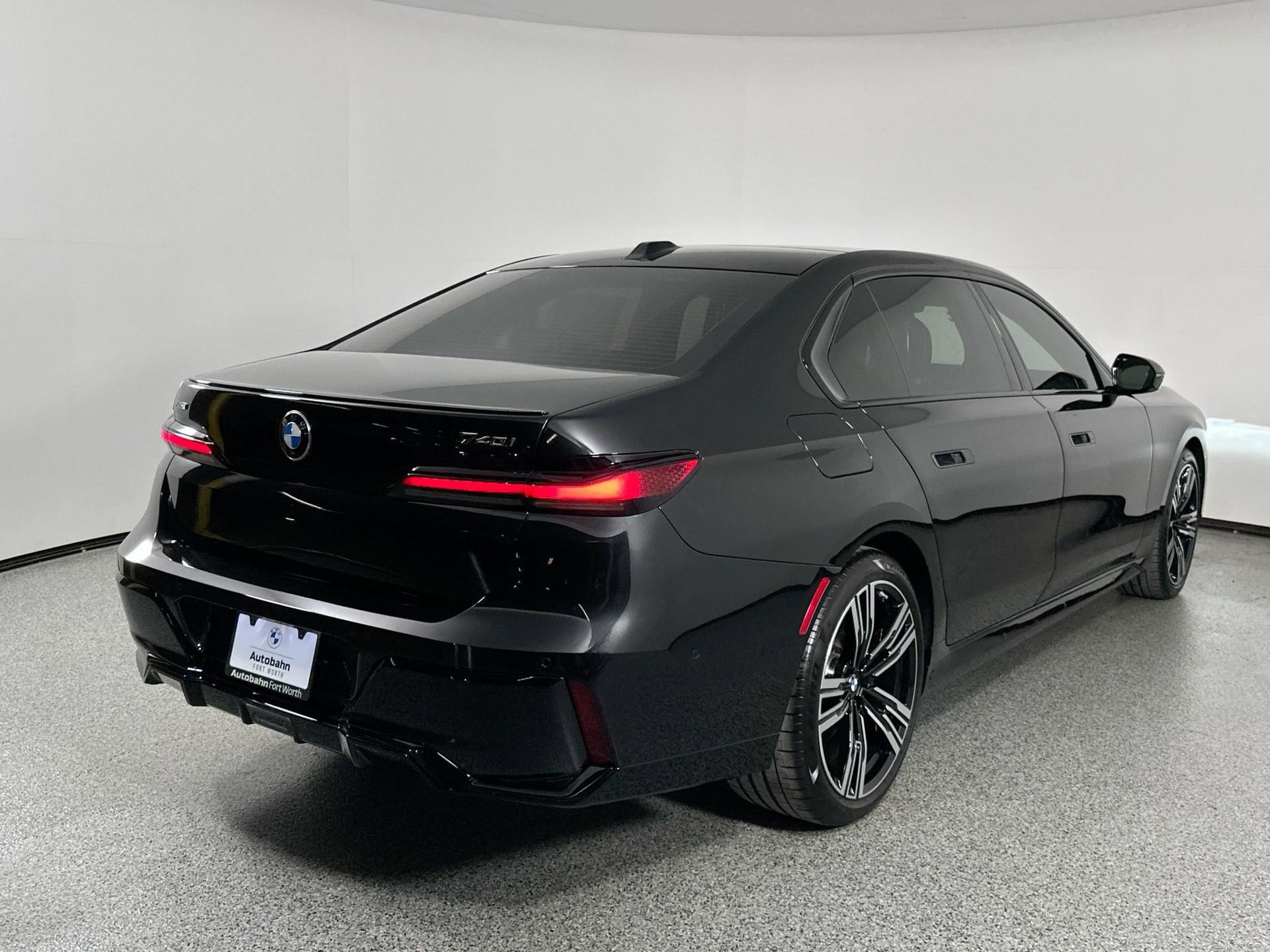 New 2025 BMW 740i xDrive w/ Executive Package image 4