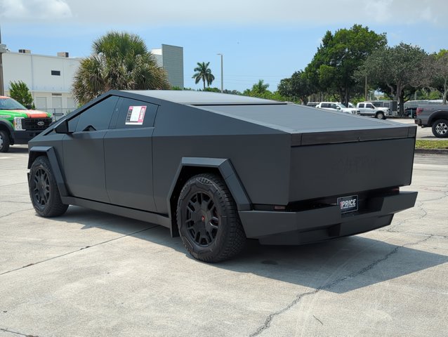 Used 2024 Tesla Cybertruck AWD Crew Cab image 8