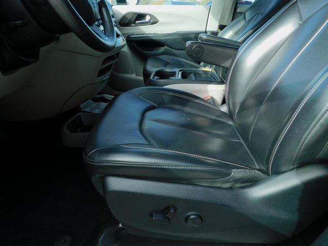 Certified 2020 Chrysler Voyager Lxi FWD image 8