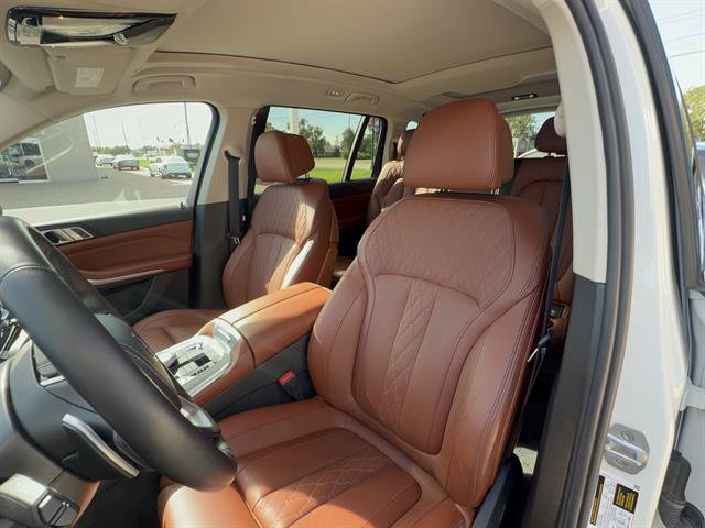 Used 2023 BMW X7 xDrive40i w/ Premium Package AWD/4WD image 13