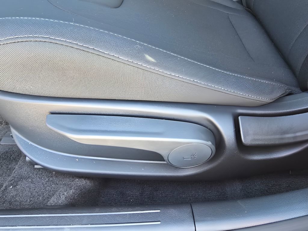 New 2026 Hyundai Elantra Blue image 16