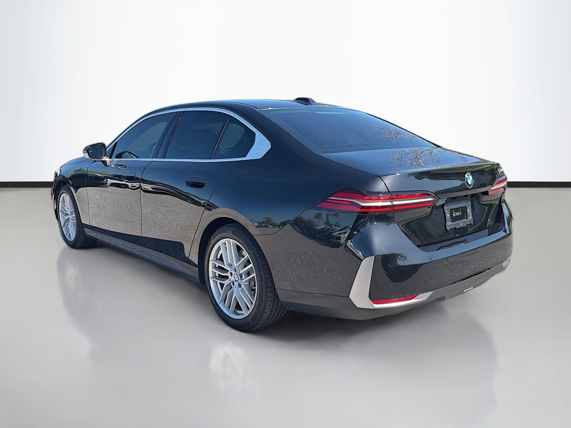 Used 2024 BMW 530i w/ Premium Package image 6