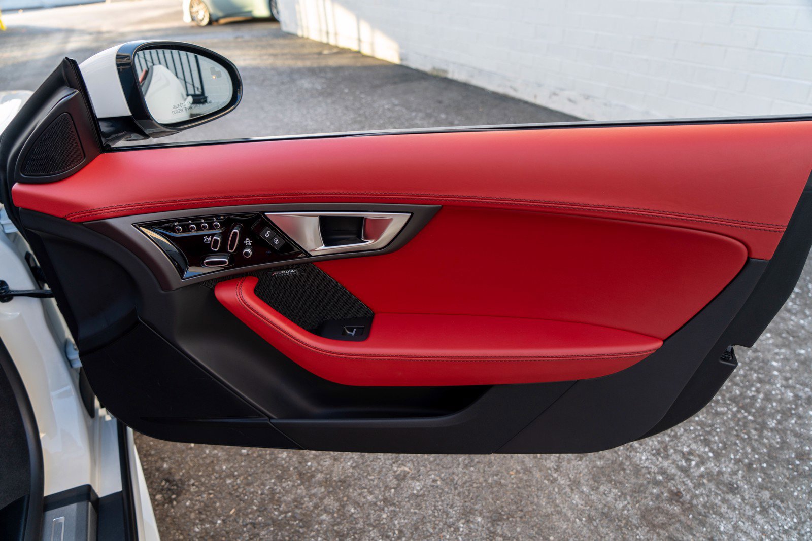Used 2017 Jaguar F-TYPE R AWD/4WD image 42