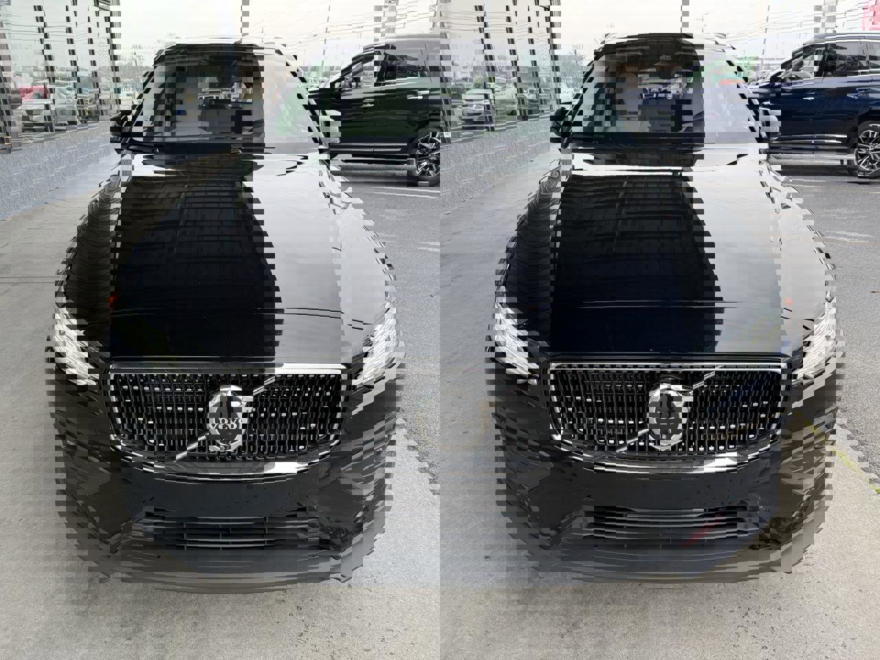 Used 2024 Volvo V60 B5 Cross Country Plus image 2