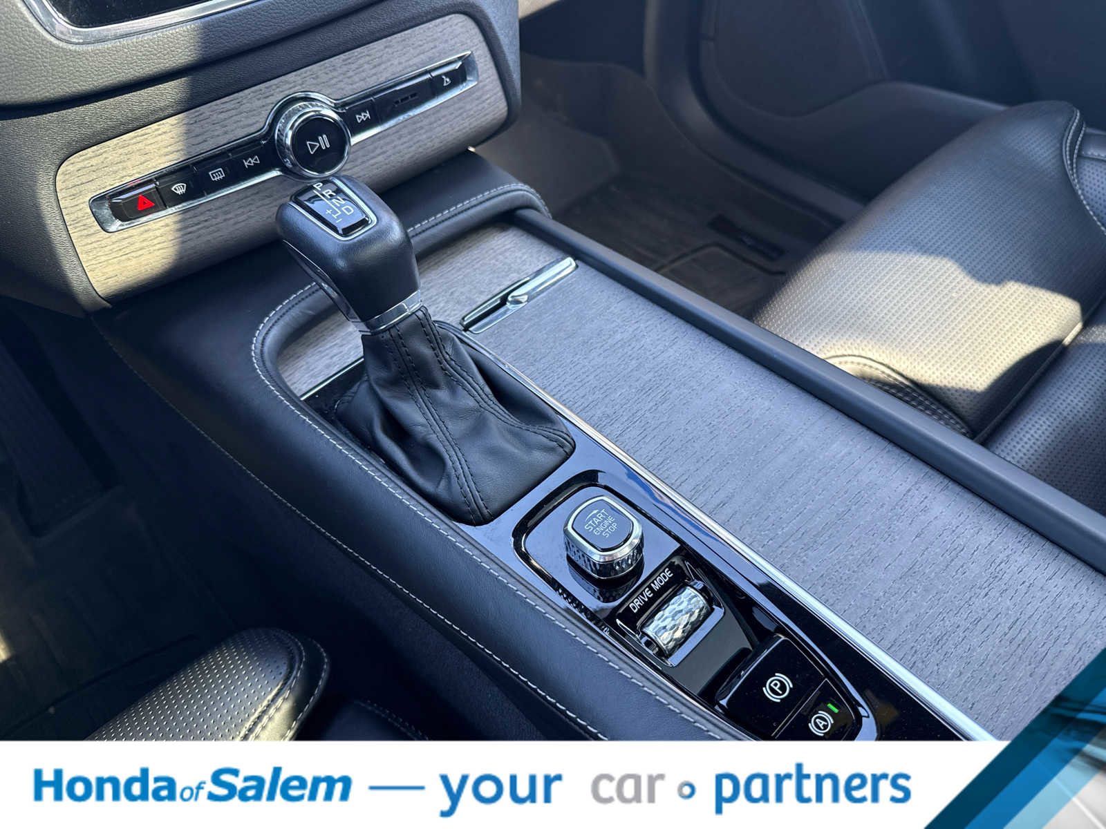 Used 2020 Volvo XC90 T6 Inscription w/ Protection Package image 17