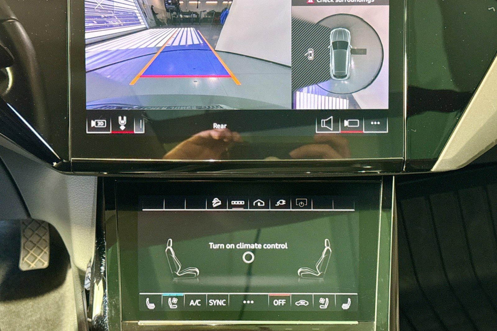 Used 2024 Audi Q8 e-tron Premium Plus w/ Premium Plus Package image 13