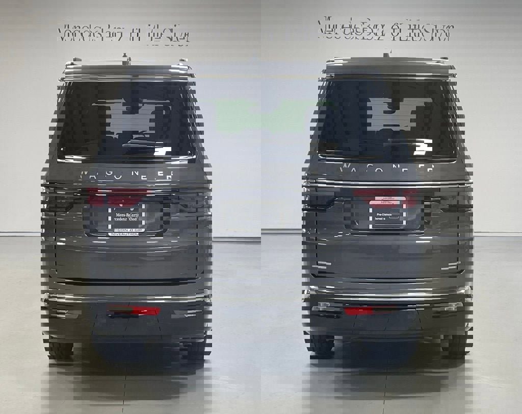 Used 2023 Jeep Wagoneer Series III w/ Premium Group I AWD/4WD image 4