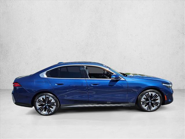 Used 2024 BMW 530i w/ Convenience Package RWD image 4