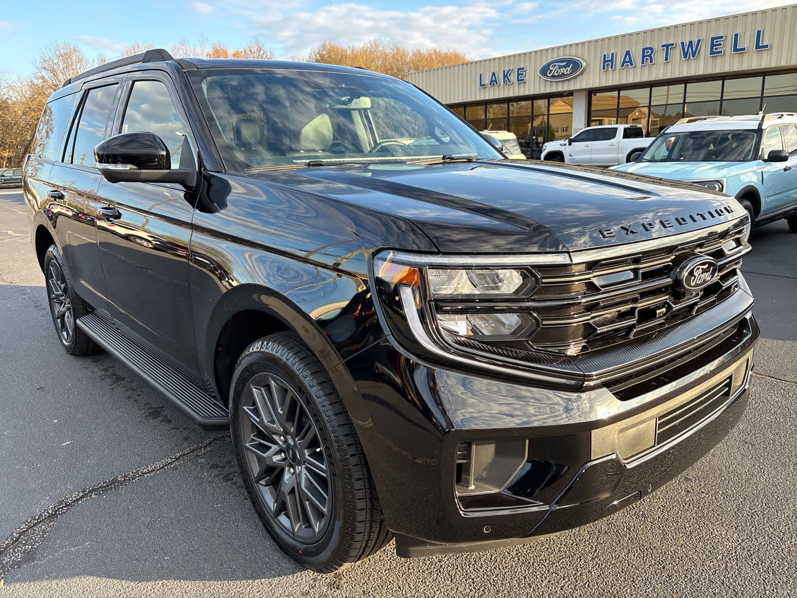 New 2026 Ford Expedition Platinum w/ Stealth Appearance Package image 1