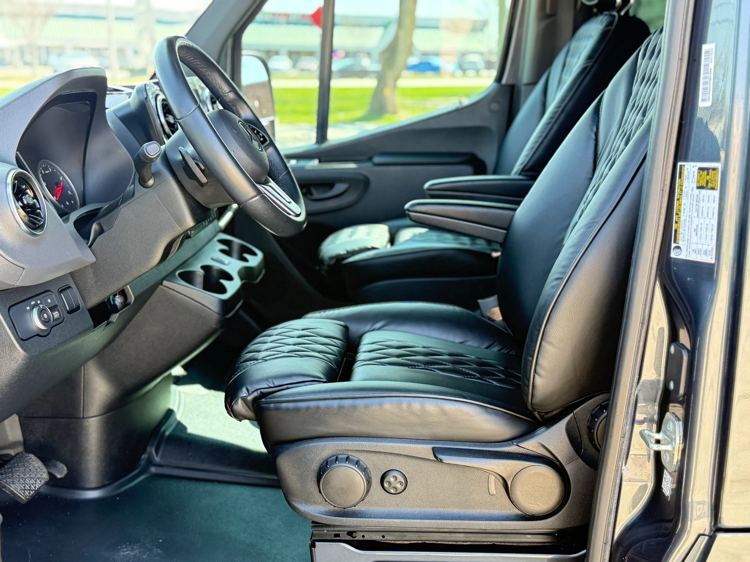 Used 2022 Mercedes-Benz Sprinter 2500 image 39