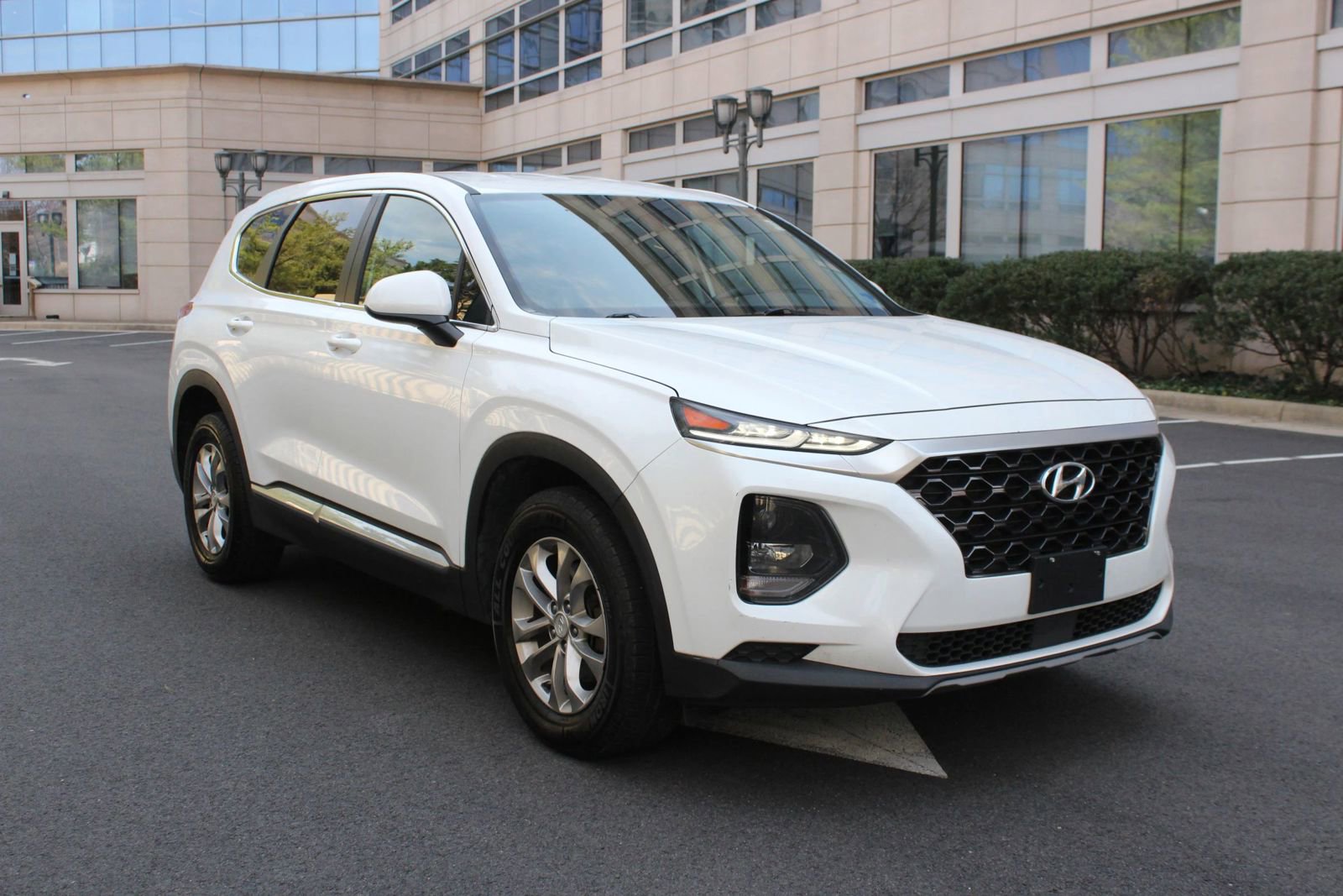 Used 2019 Hyundai Santa Fe SE FWD image 1