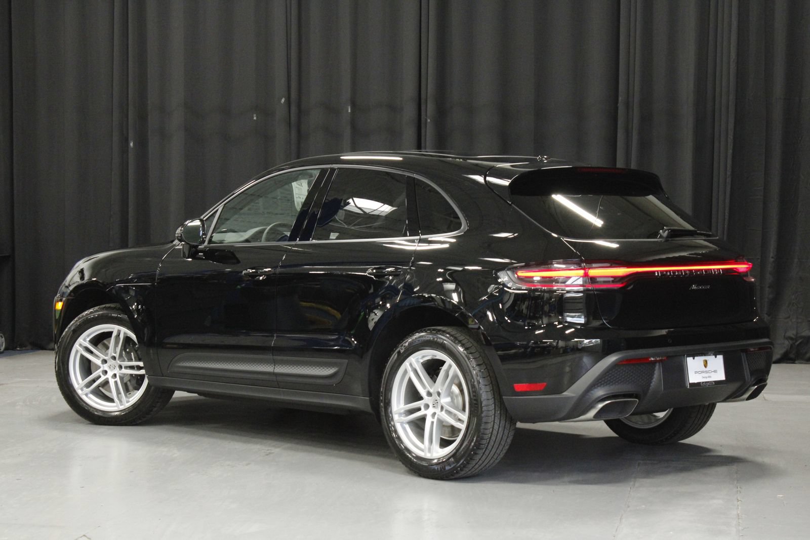 New 2026 Porsche Macan AWD/4WD image 3