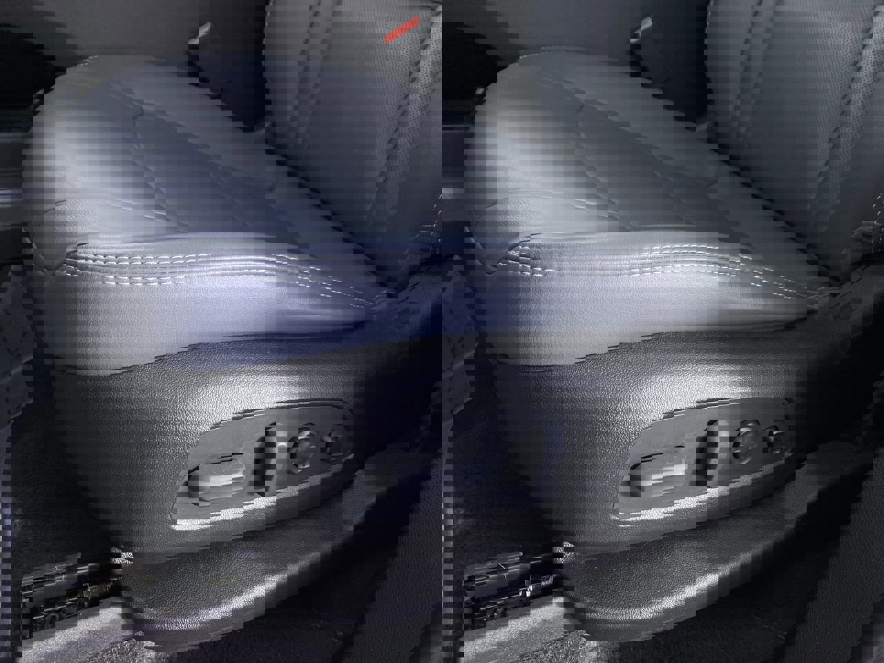 Certified 2022 Buick Enclave Premium w/ LPO, Touring Package image 10