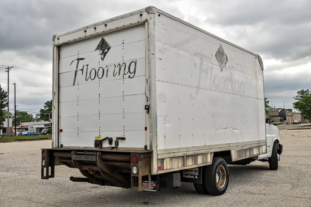 Used 2015 Chevrolet Express 4500 RWD image 5