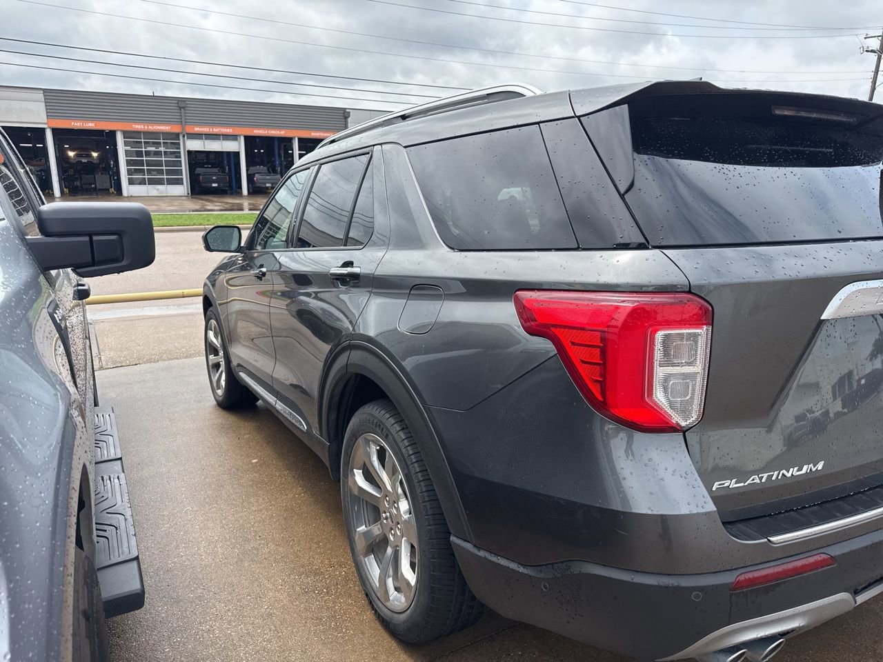 Used 2020 Ford Explorer Platinum w/ Premium Technology Package AWD/4WD image 6