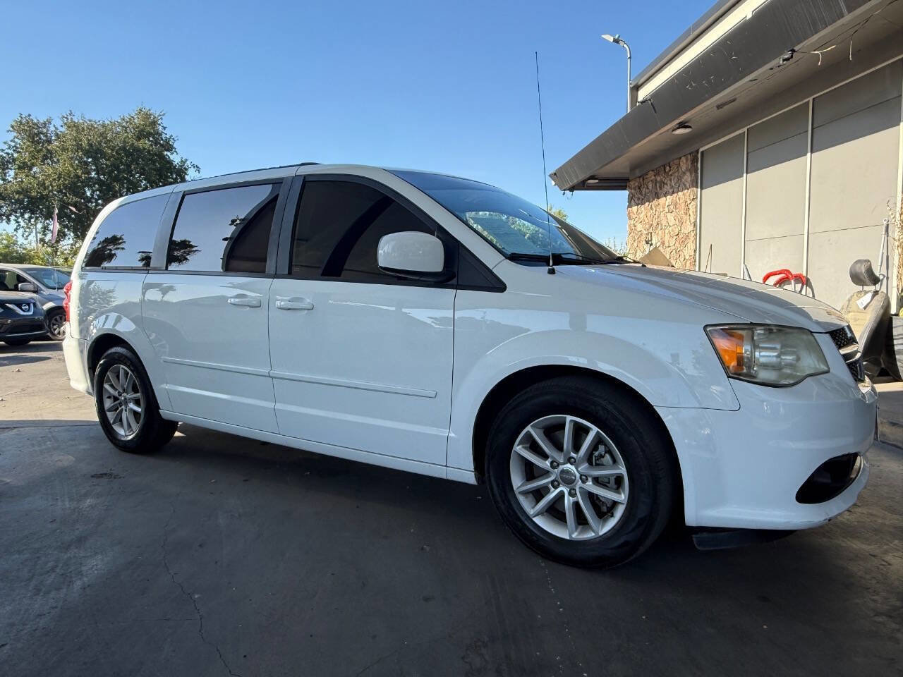 Used 2014 Dodge Grand Caravan SXT FWD image 5