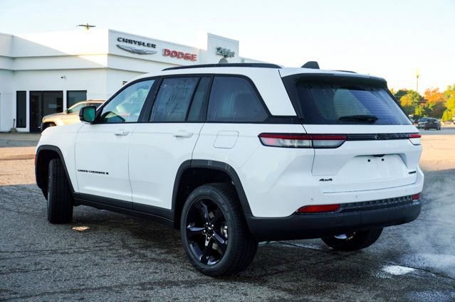 New 2025 Jeep Grand Cherokee Limited w/ Black Appearance Package image 2