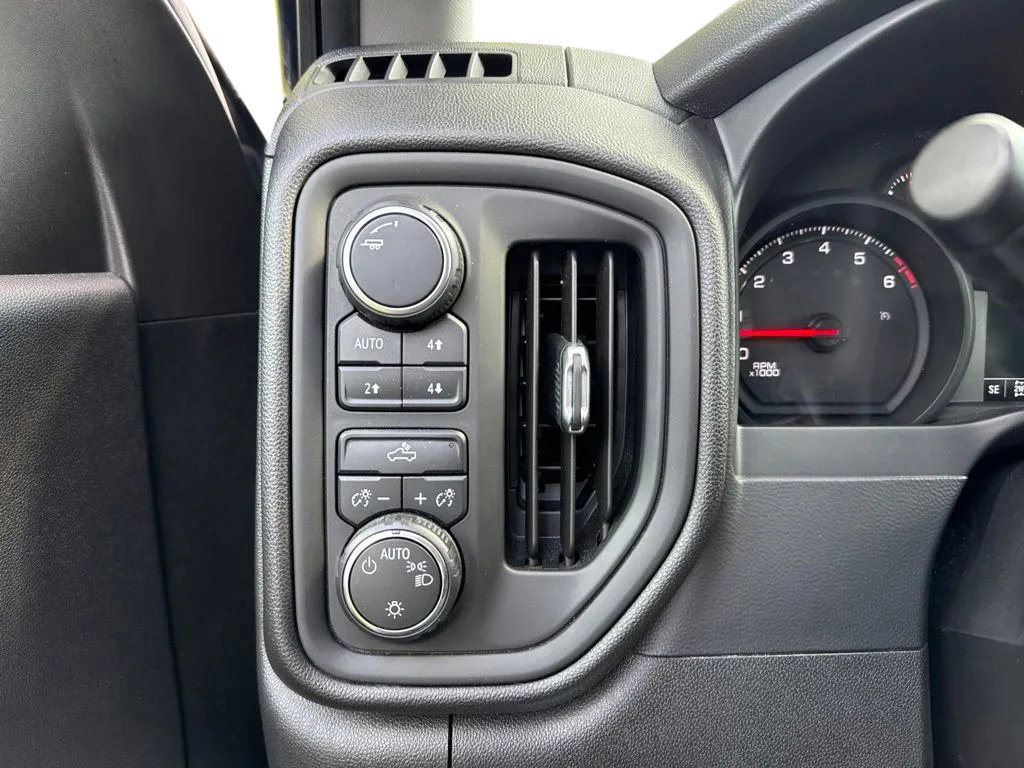Used 2019 Chevrolet Silverado 1500 Custom Trail Boss w/ Custom Convenience Package AWD/4WD image 19